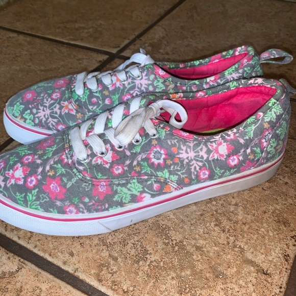 RUE 21 Low Lace Sneaker - Picture 7 of 10